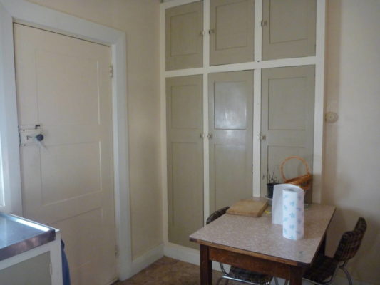 5-494 Leith St kitchen storage