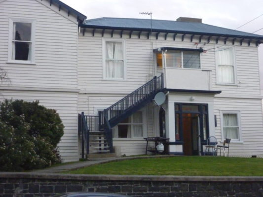 Queen St front